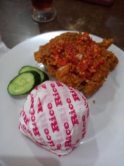 Photo's King'S Fried Chicken Mengwitani