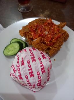 Photo's King'S Fried Chicken Mengwitani