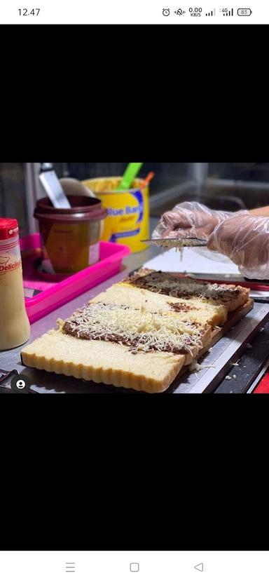 ROTI BAKAR BU DIVA