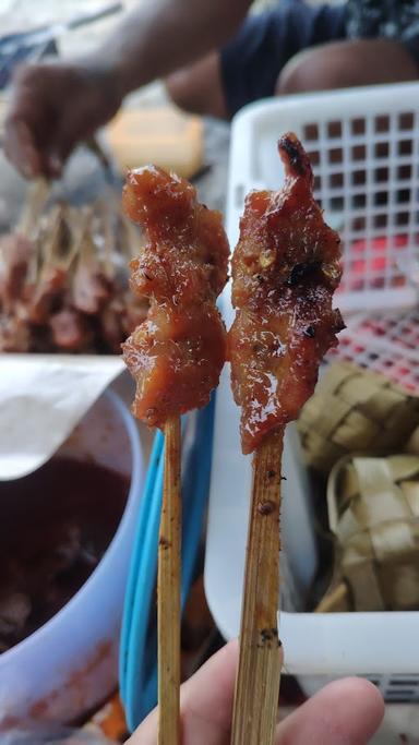 SATE BABI PAK BOTAK