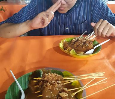 SATE PADANG GOYANG LIDAH