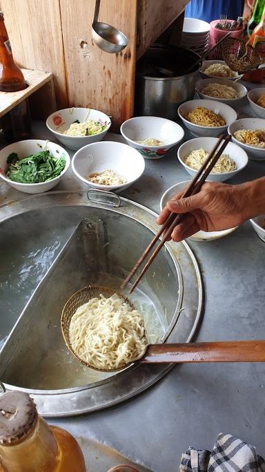 MIE AYAM JACK DEPAN RS PGI CIKINI