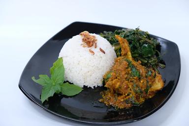 NASI KUNING RURUKAN