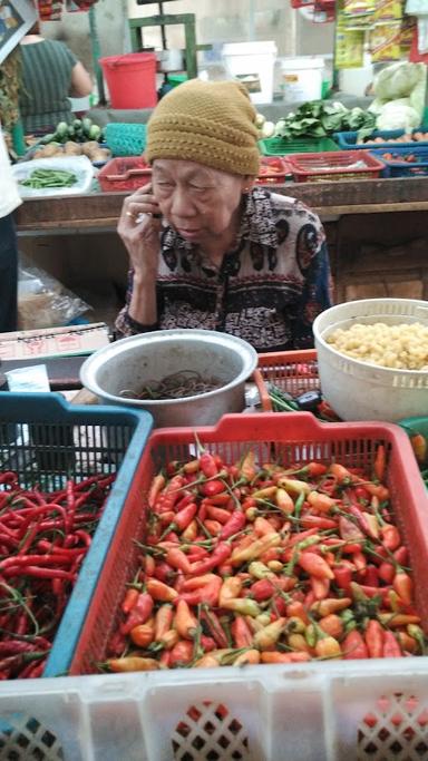 TOKO KUE KERING A TIGA