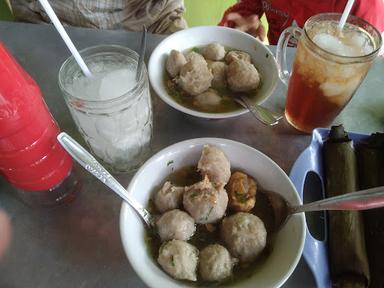 BAKSO MAKNYUS INTANI