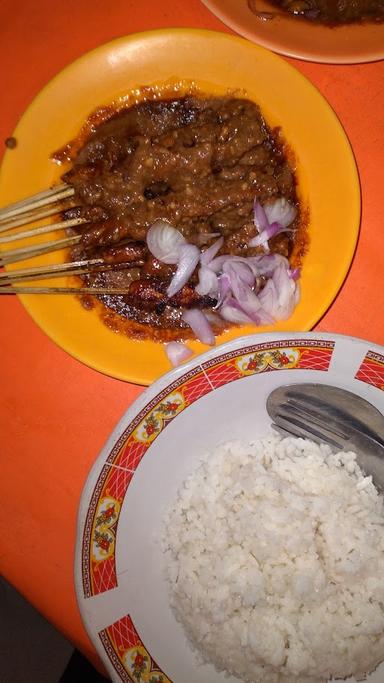 SATE AYAM & KAMBING CAK SARIF