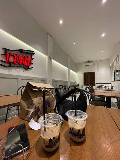 DOLKOPI COFFEE SHOP, KOTA LAMA