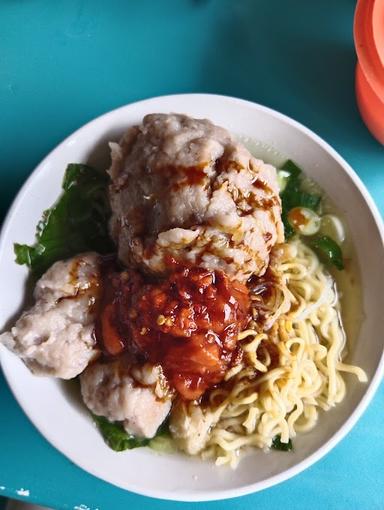 MIE AYAM & BAKSO AUREL