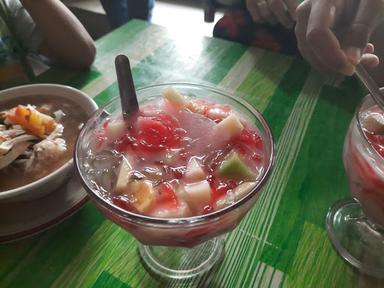 SOTO AYAM &SAPI, ES BUAH& ANEKA JUS, DAN LOTEK BU NUR NGAPAK