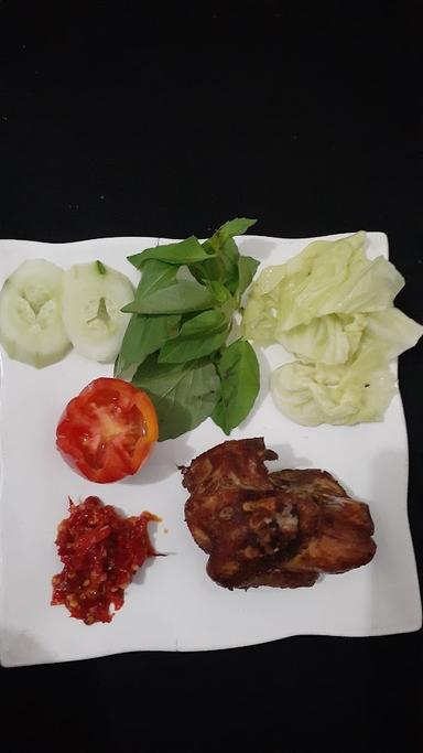 AYAM PENYET & BAKMI GODOG BANJARNEGARA