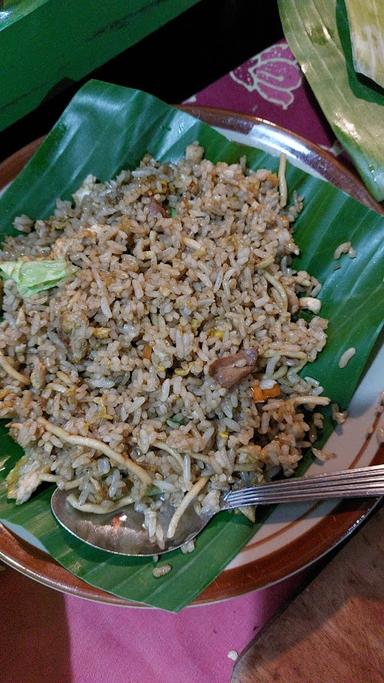 BAKMI JAWA DAN NASI GORENG CINDELARAS KALIBAWANG ( CABANG SRUMBUNG MAGELANG)