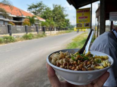 BUBUR AYAM DAN MENDOAN ASLI BANYUMAS