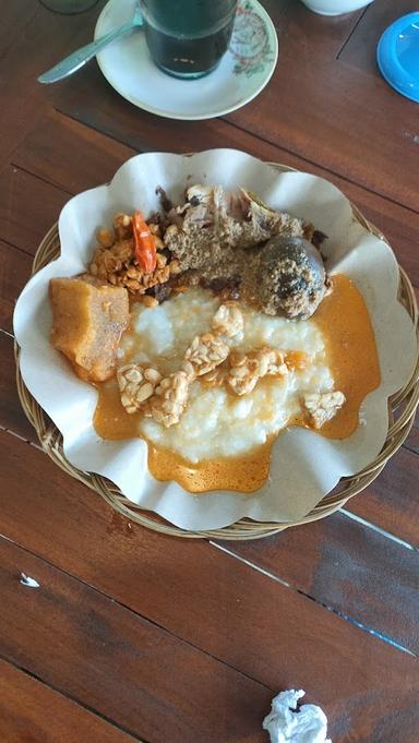 BUBUR JAWA DAN GUDEG GAJAH KEMBAR