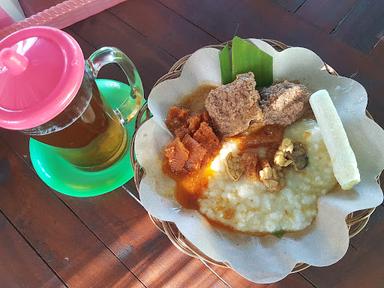 BUBUR JAWA DAN GUDEG GAJAH KEMBAR