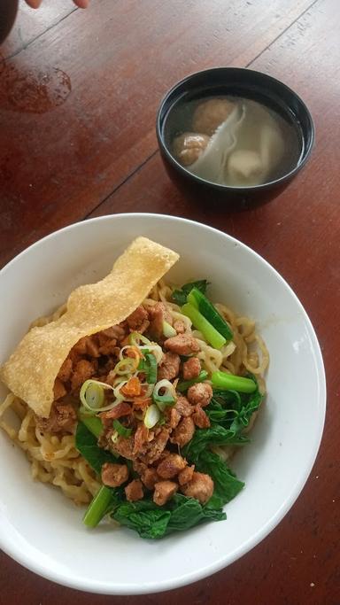 MIE AYAM PAK SLAMET BADRAN KIDUL