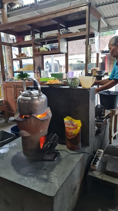 WARUNG BAKMI SELERAKU PAK SUKIS