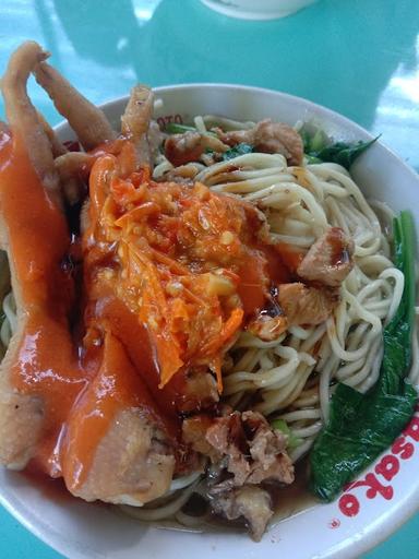 BAKSO DAN MIE AYAM CEKER PANEMBAHAN