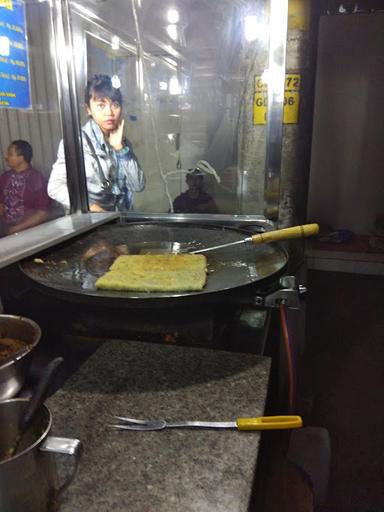 MARTABAK DAN TERANG BULAN YAPORA