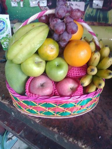 RICKY JUICES & FRUITS ICE VENDOR