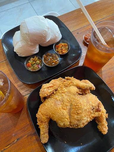 AYAM GORENG MASSIVA PANDEGA