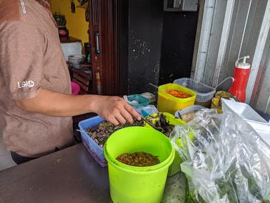 CAKCUM NASI GORENG CUMI HITAM SURABAYA