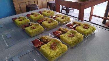 NASI KUNING DAN NASI UDUK BU IKA