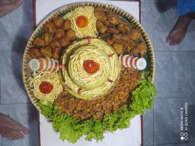 NASI UDUK SPECIAL DAN AYAM CABE HIJAU BU CANDRA