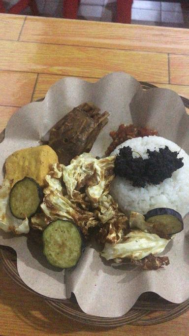 PENYETAN LUGET (SPECIAL NASI BEBEK BUMBU HITAM & NASI UDUK)