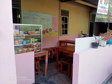 WAROENG AYAM GEPUK & SEAFOOD KRONGGAHAN