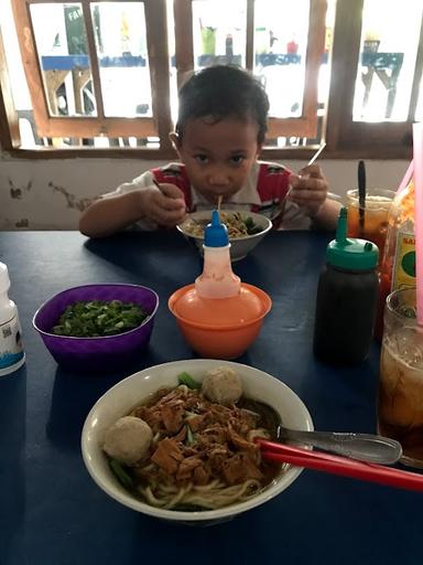 WARUNG BAKSO DAN MIE AYAM TIRON