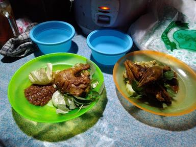 WARUNG PECEL LELE SABAR MENANTI