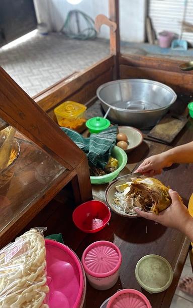 SOTO AYAM KAMPUNG PAK WAHYU MOJOAGUNG