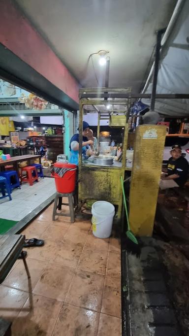 WARUNG SATE AYAM DAN GULAI