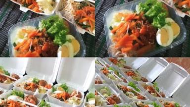 GADO GADO BU TATIK