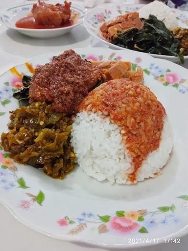 RUMAH MAKAN PAGARUYUNG