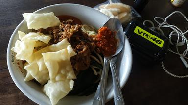 BAKSO & MIE AYAM SOLO