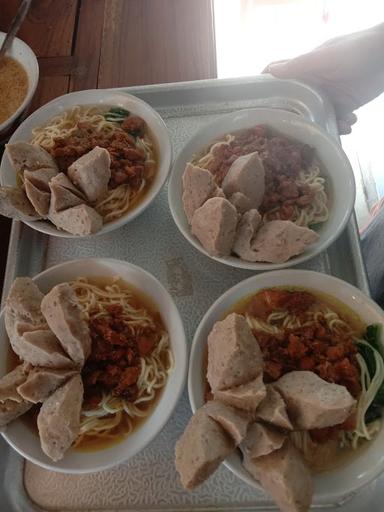 MIAGO DAN BAKSO GEMBUL