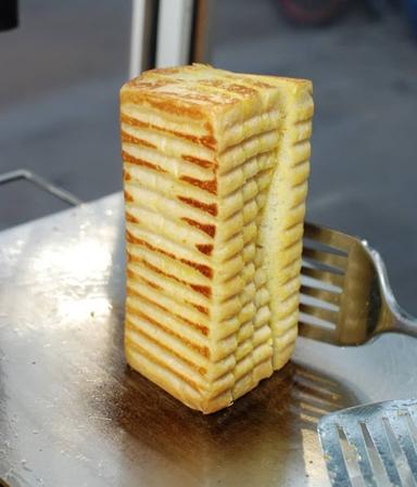 ROMANSA ROTI BAKAR PATAS