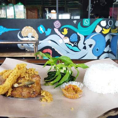 WARUNG MAKAN AYAM GORENG TULANG LUNAK