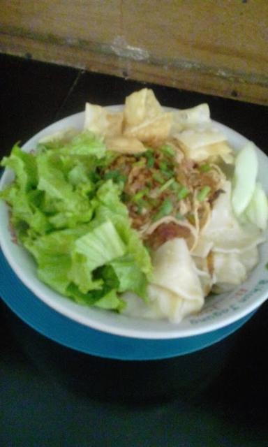 MIE PANGSIT JALANAN