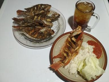 WARUNG MAKAN POJOK PEREMPATAN BU BAMBANG