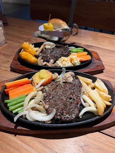 STEAK HUT - MANYAR SABRANGAN