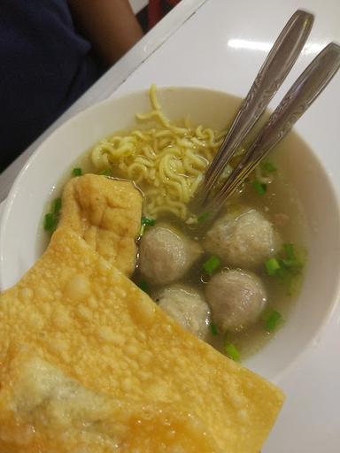 WARUNG BAKSO, SOTO, MIE AYAM SOLO 'MBOK E DEWE'