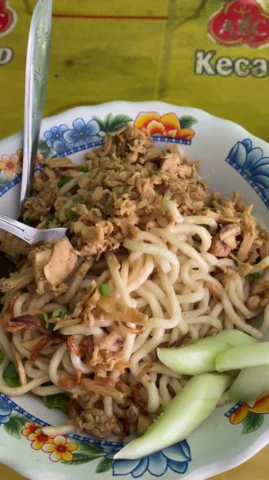 RONGGOLAWE CHICKEN NOODLES