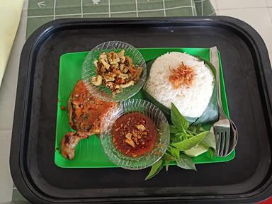 NASI CAMPUR & PENYETAN MAK'E MANYAR