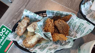 WINGSTOP KERTAJAYA