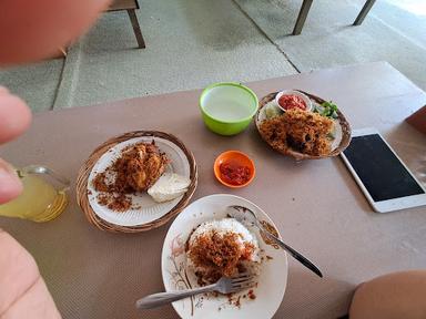 WARUNG AYAM LAOS BU ENDANG