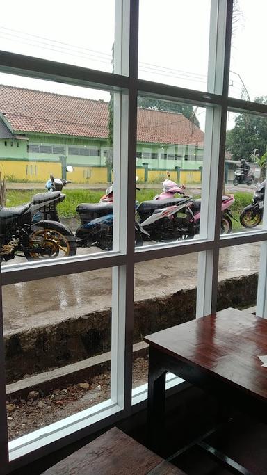 CAFE SAUNG TANI