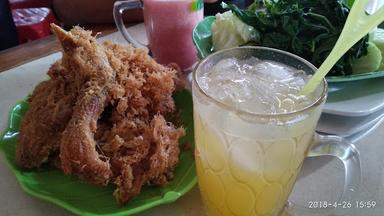 AYAM KAMPUNG & BEBEK GORENG KREMES NY. DARYATI