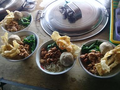 BAKSO TENIS & MIE AYAM KINASIH